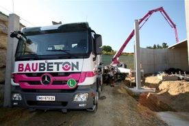 LKW bei der Arbeit Bau Beton GmbH