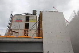 Froschperspektive Neue Post-Zentrale
